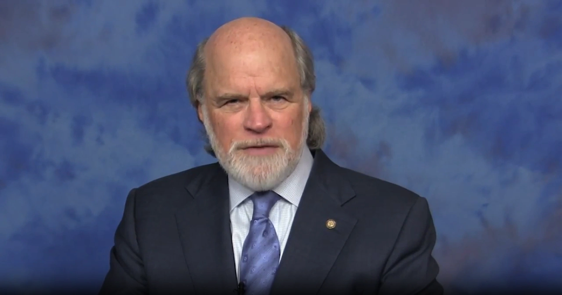 Who investigates & prosecutes federal crimes?